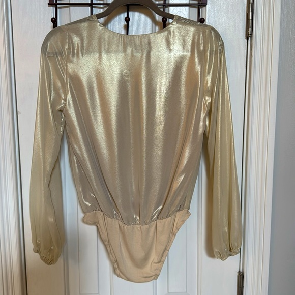 4S13NNA Champagne Metallic Bodysuit w/ Deep V-Neck, Puffed Sleeves & Sash - Picture 7 of 11